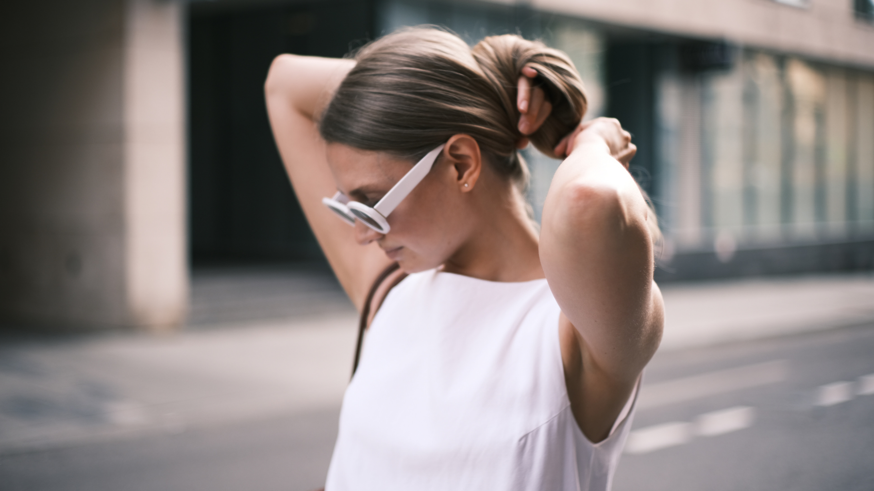 Washed This Morning, Oily by Lunch? What’s Really Happening at Your Roots