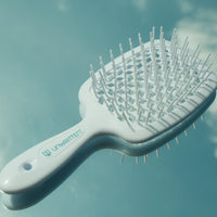 Unwritten Detangling Brush